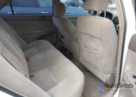 2004 Toyota Camry Le z USA, uszkodzony, nr VIN 4T1BE32K64U344145